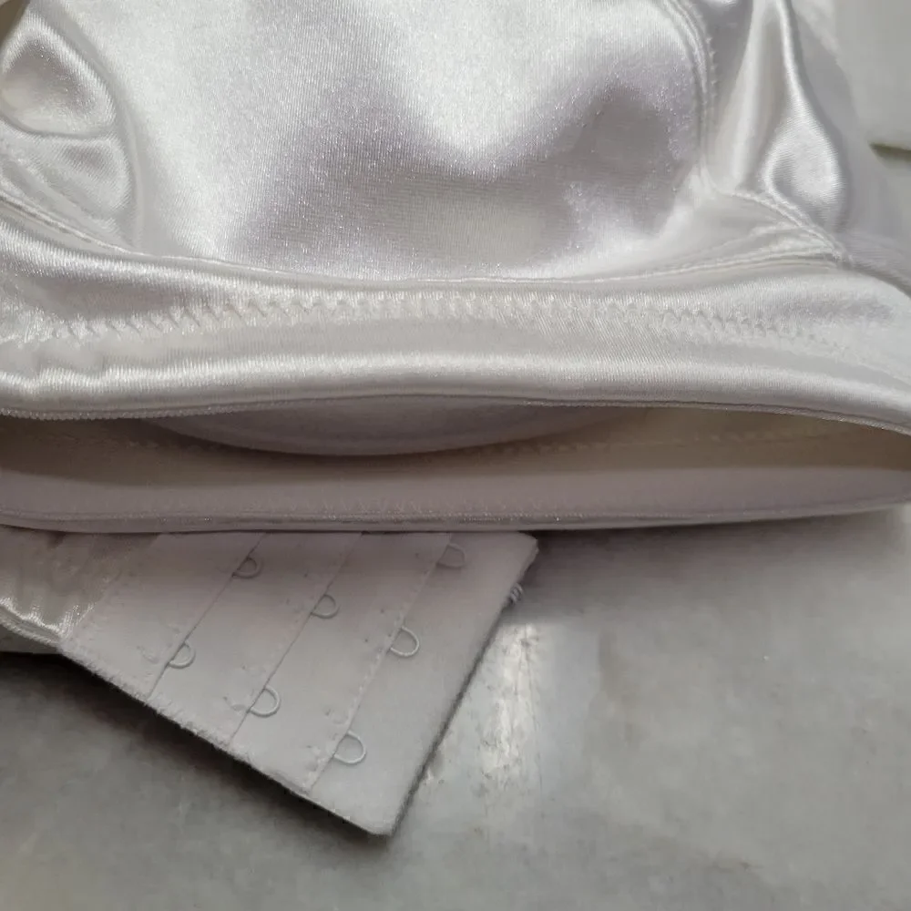 Breezies White Satin UltimAir Lined Wired Bra Size 42D